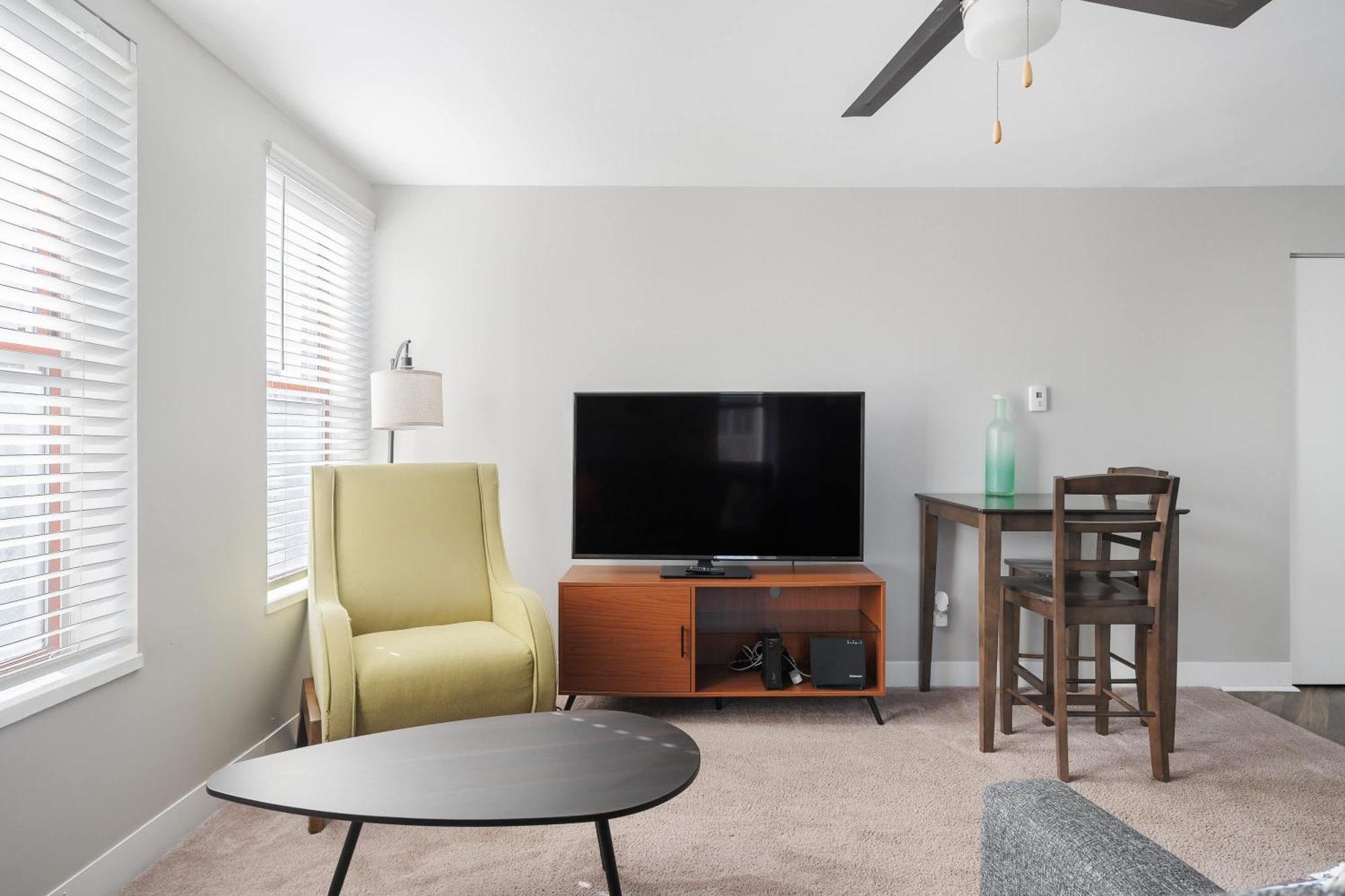 Modern Mass Ave 1Br Apartment With Kitchen อินเดียนาโพลิส ภายนอก รูปภาพ