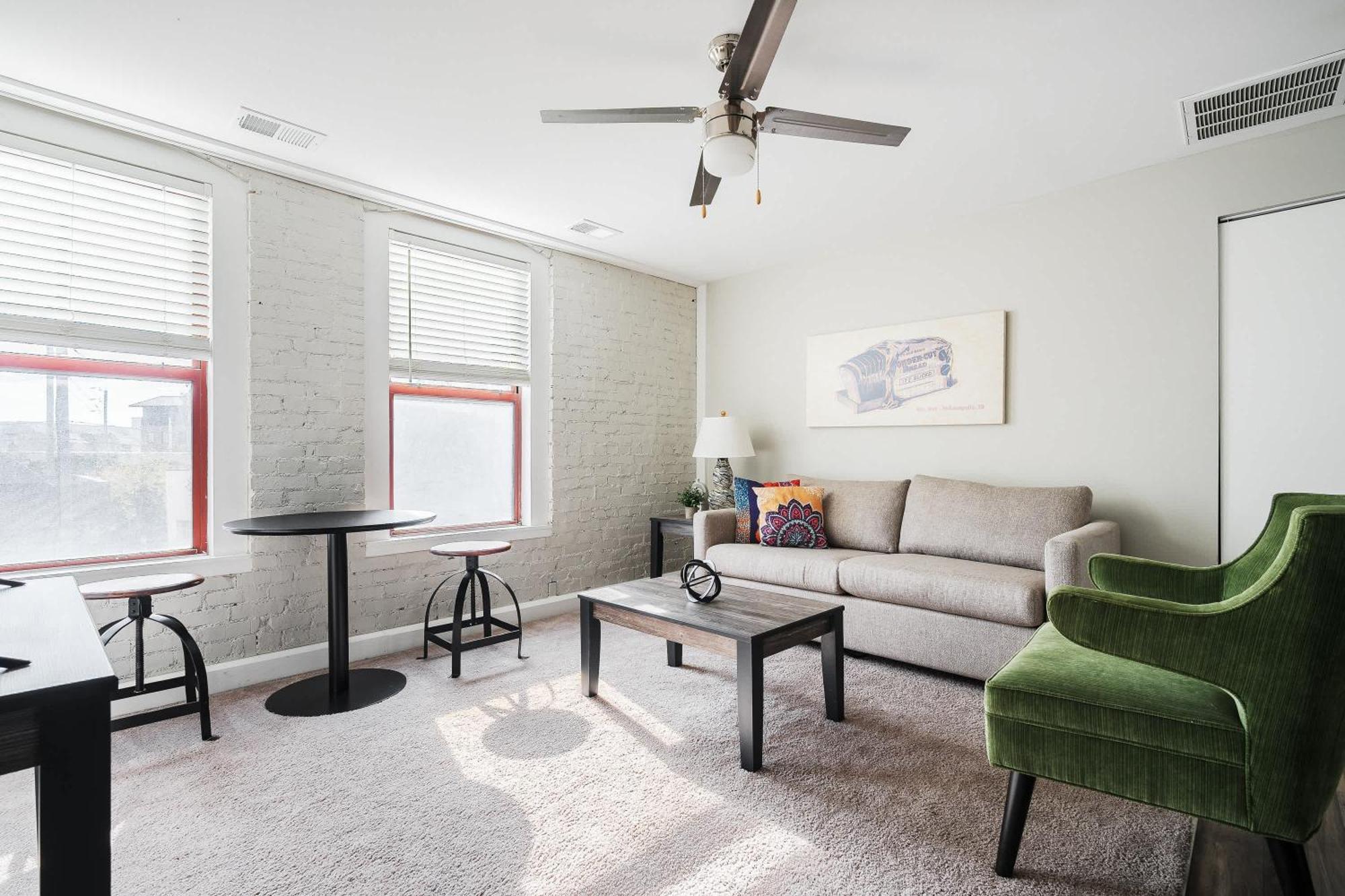 Modern Mass Ave 1Br Apartment With Kitchen อินเดียนาโพลิส ภายนอก รูปภาพ